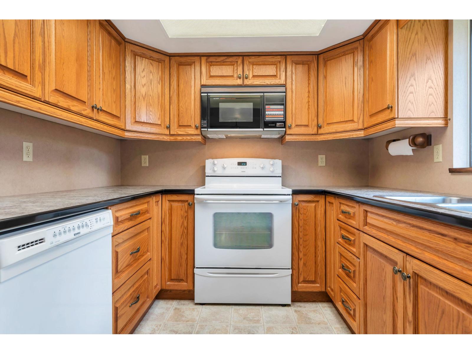 3 Bed, 3 Bath House for Sale in Surrey – 14543 91B AVENUE, Surrey - Image 24