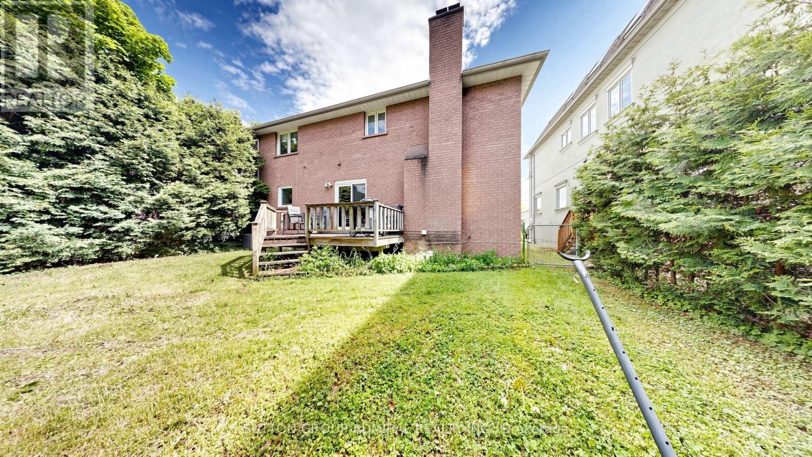 32 NORTHWOOD DRIVE - 35