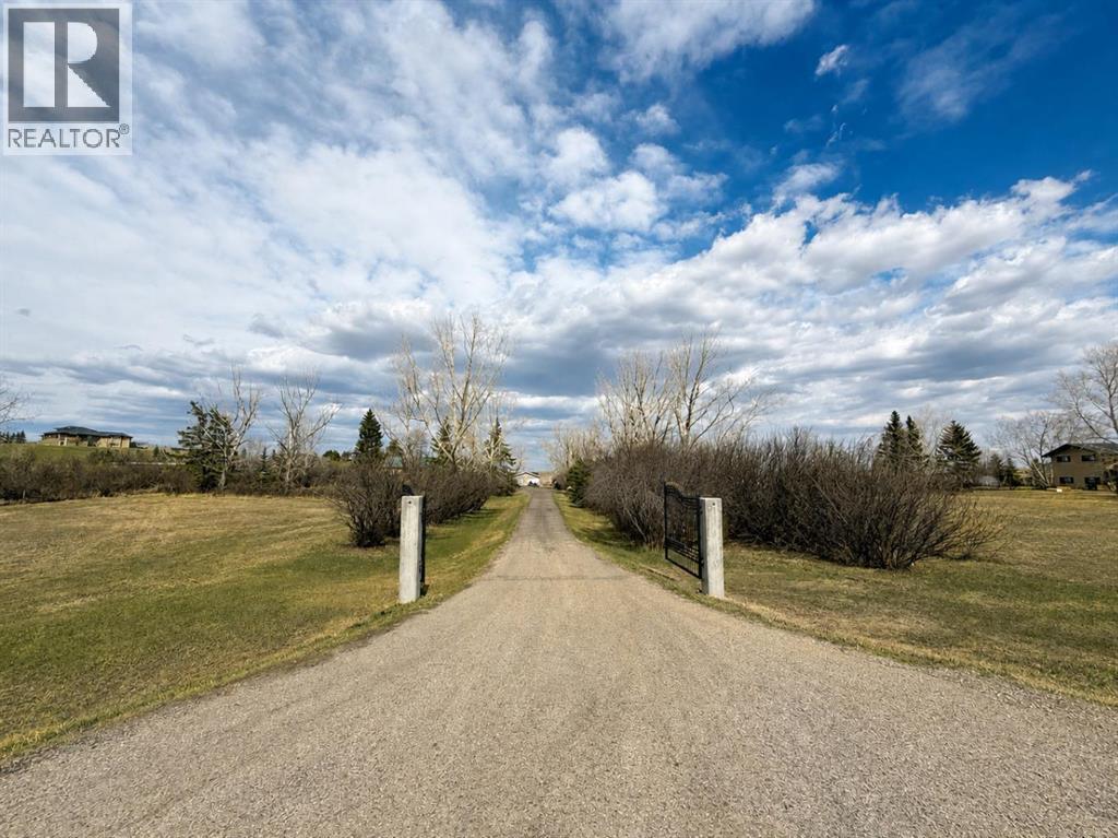 292234 Township Road 264 - 2