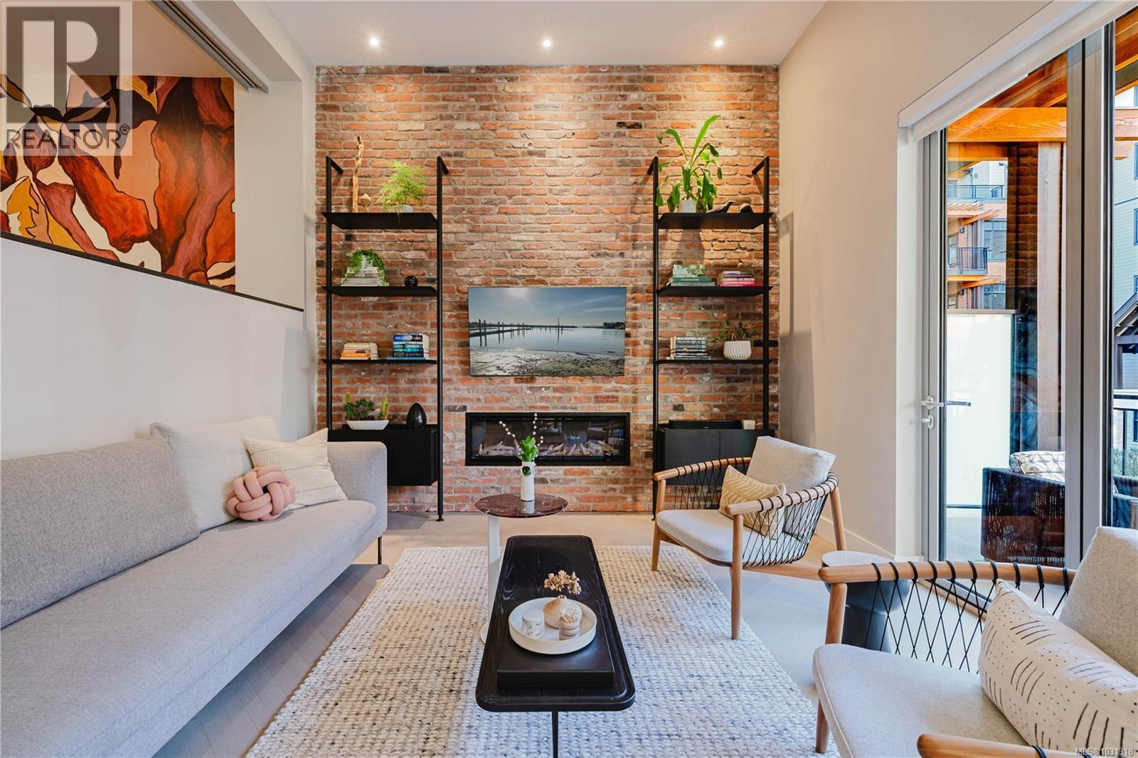 #207 427 Lampson St - 2
