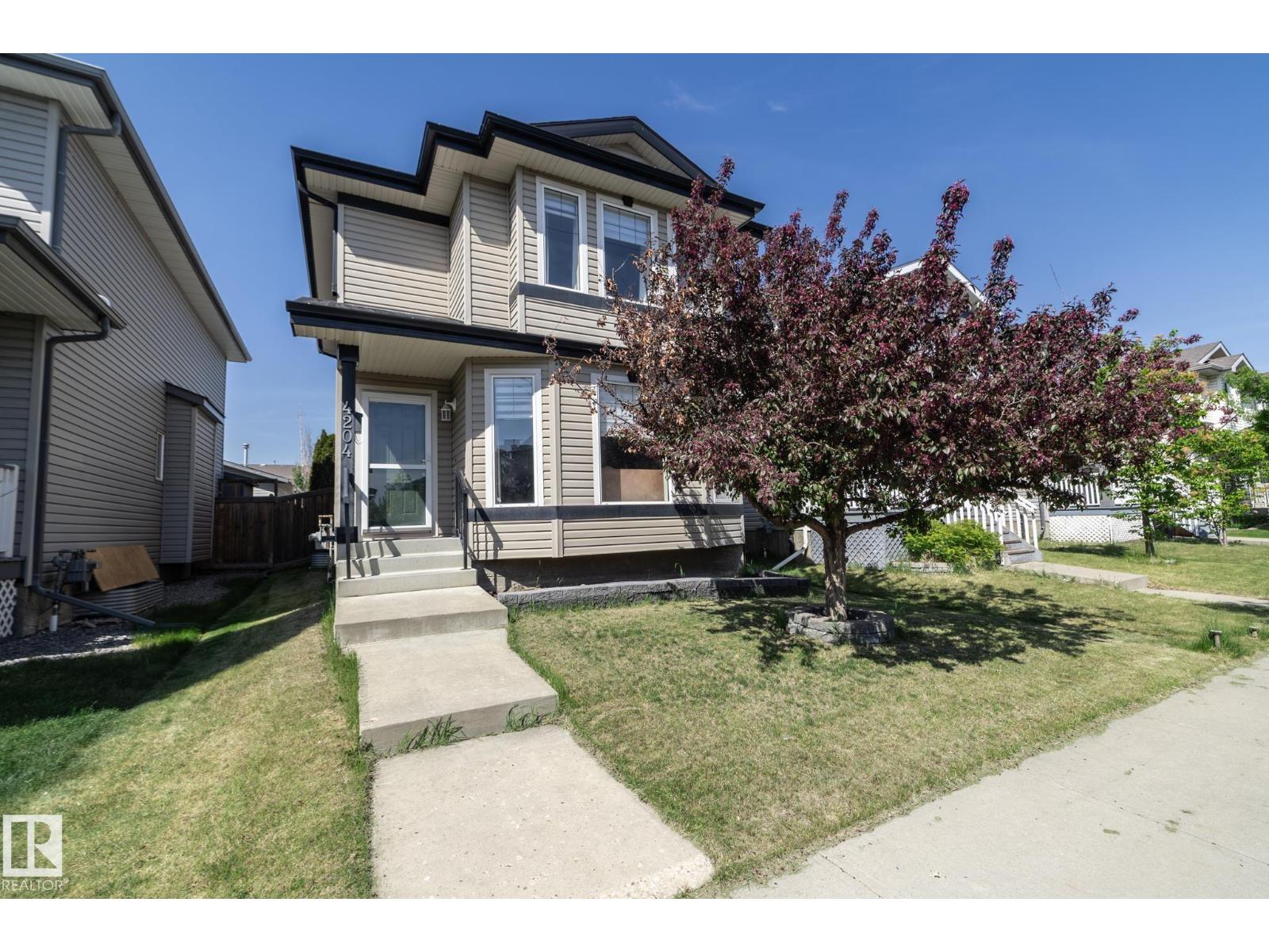 4204 161 AV NW - 1