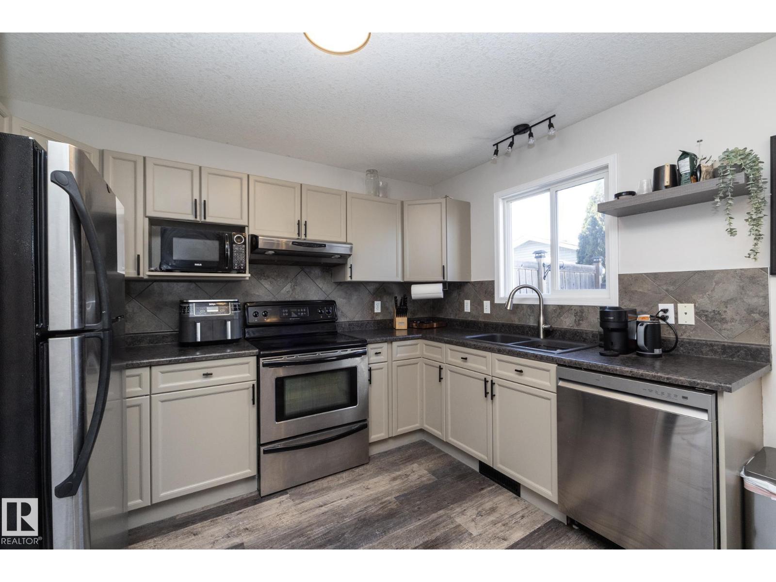 4204 161 AV NW - 5