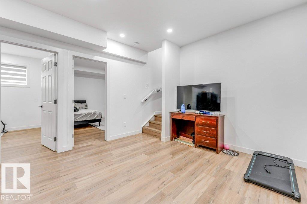 1459 Cherniak WY SW - 37