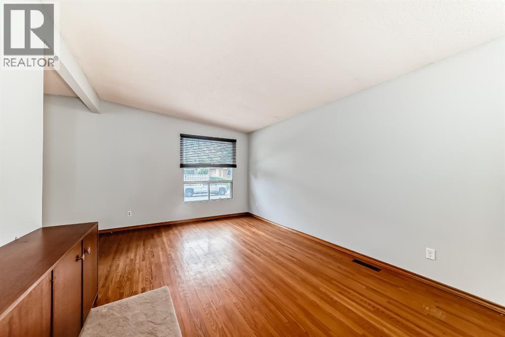 4603 41 Street NW - 16