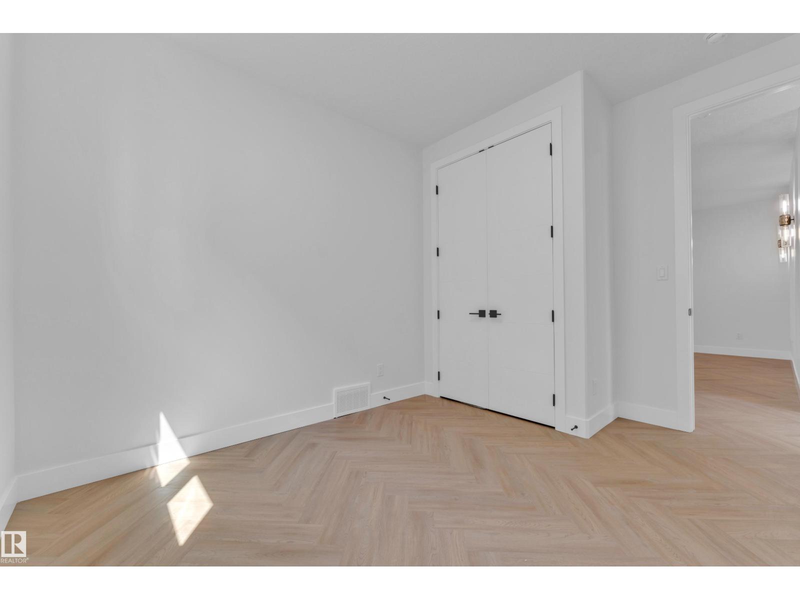 2631 64 AVE NE - 16