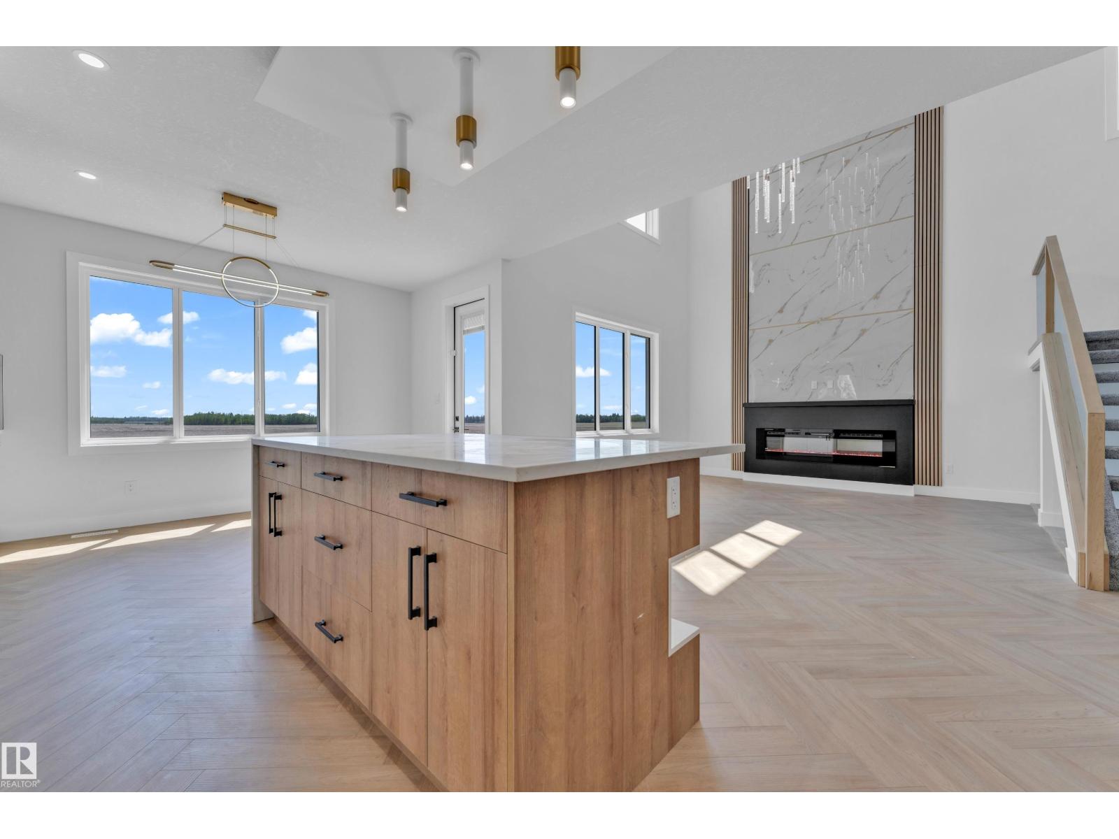 2631 64 AVE NE - 24