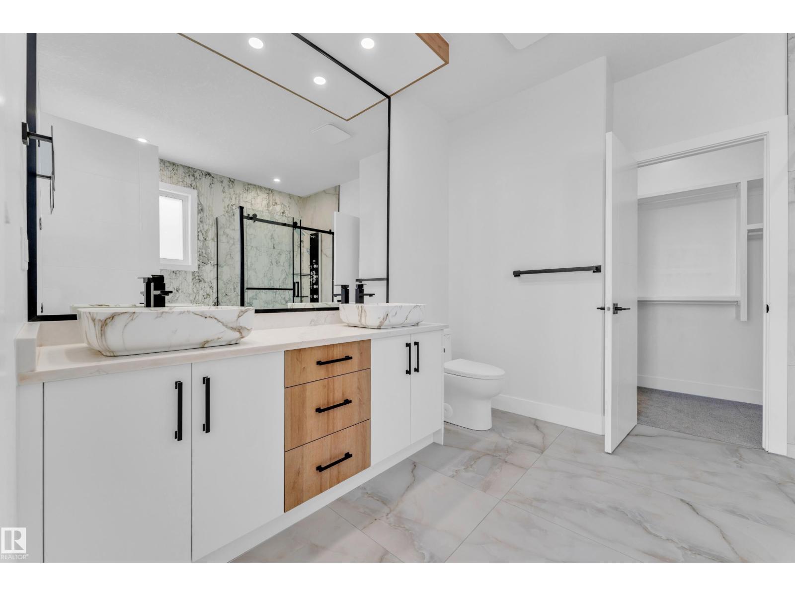 2631 64 AVE NE - 31