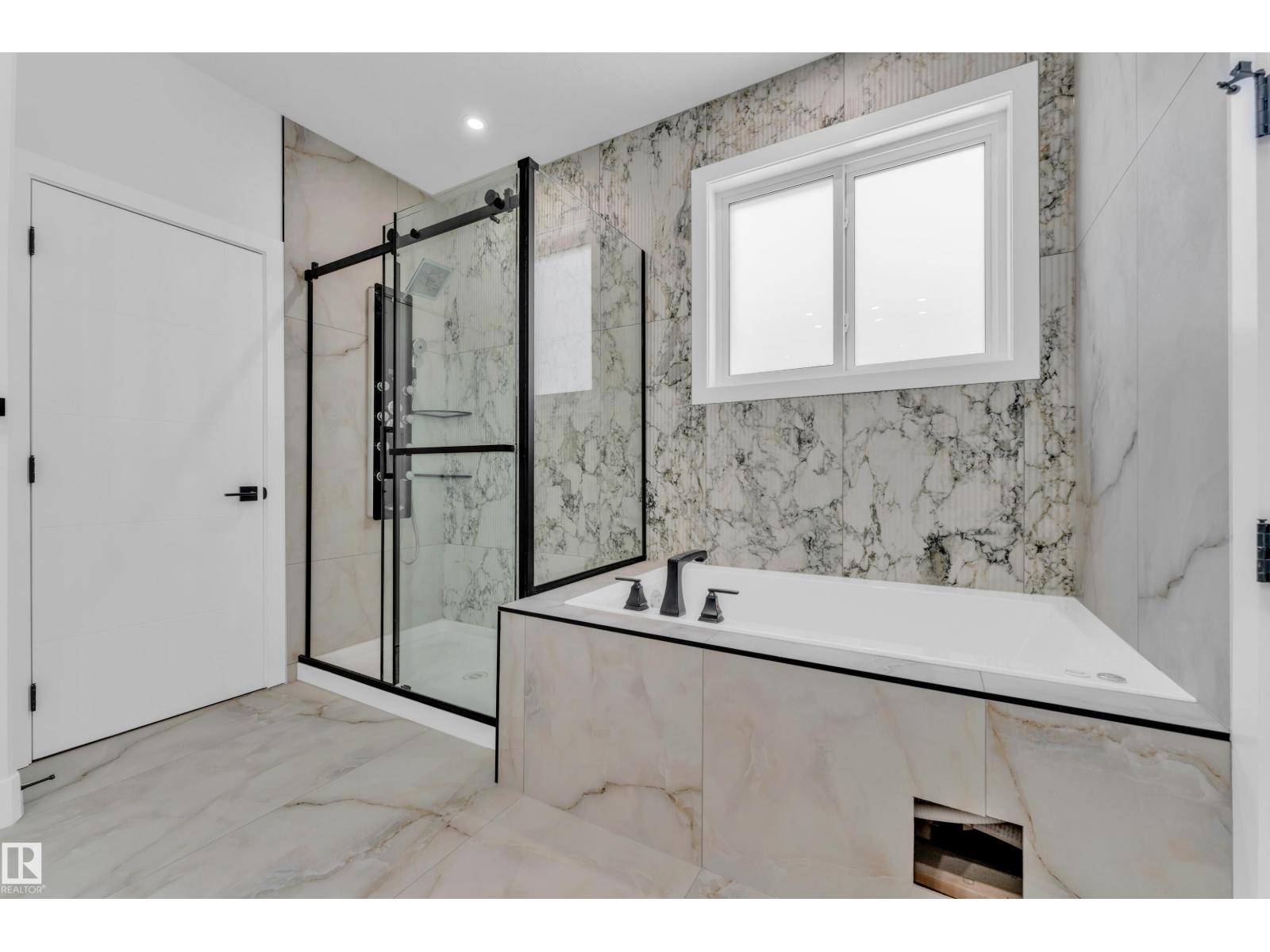 2631 64 AVE NE - 32