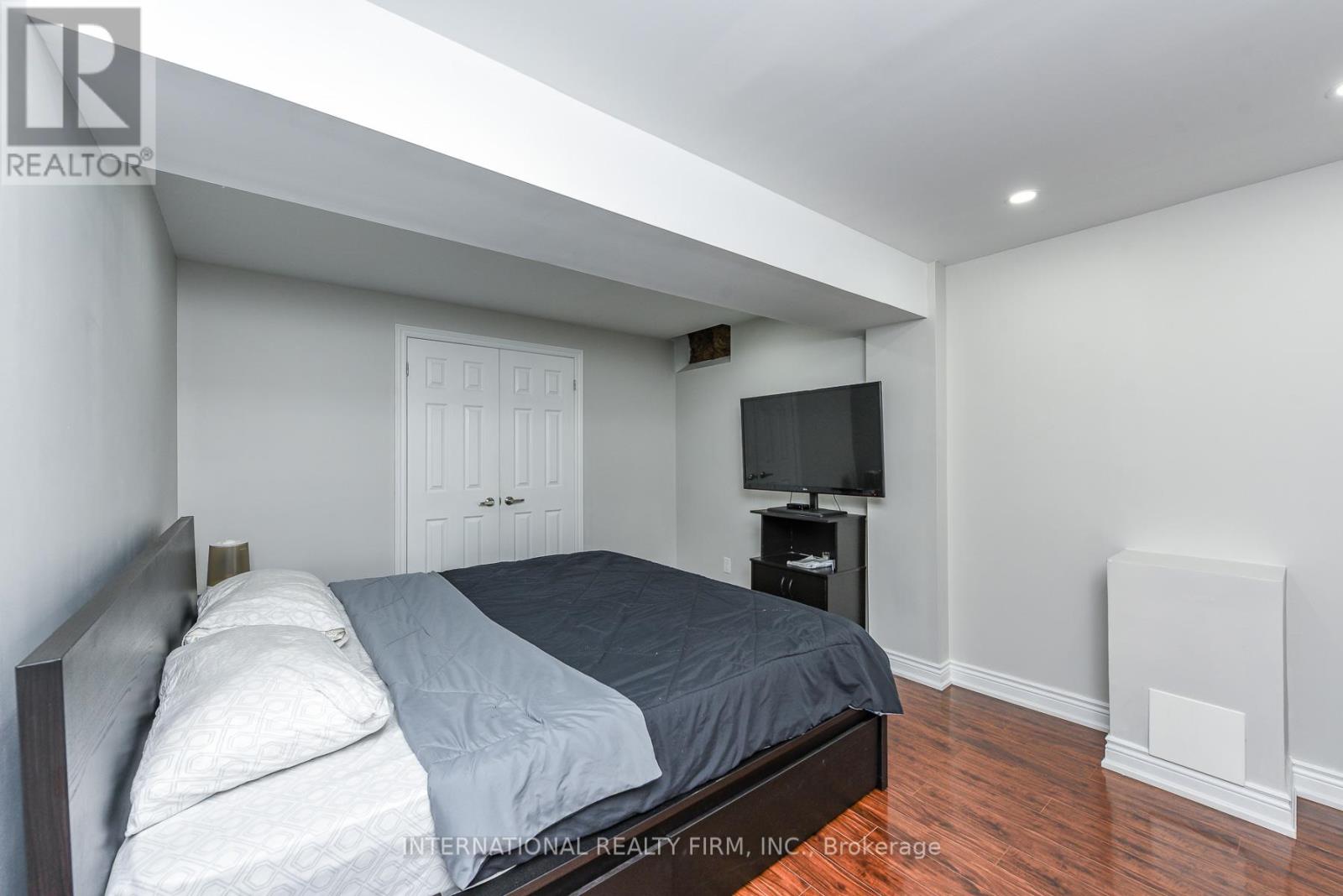 578 DOUGALL AVENUE - 27