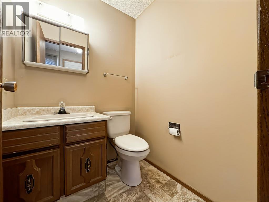 4504 45 Street — photo 31