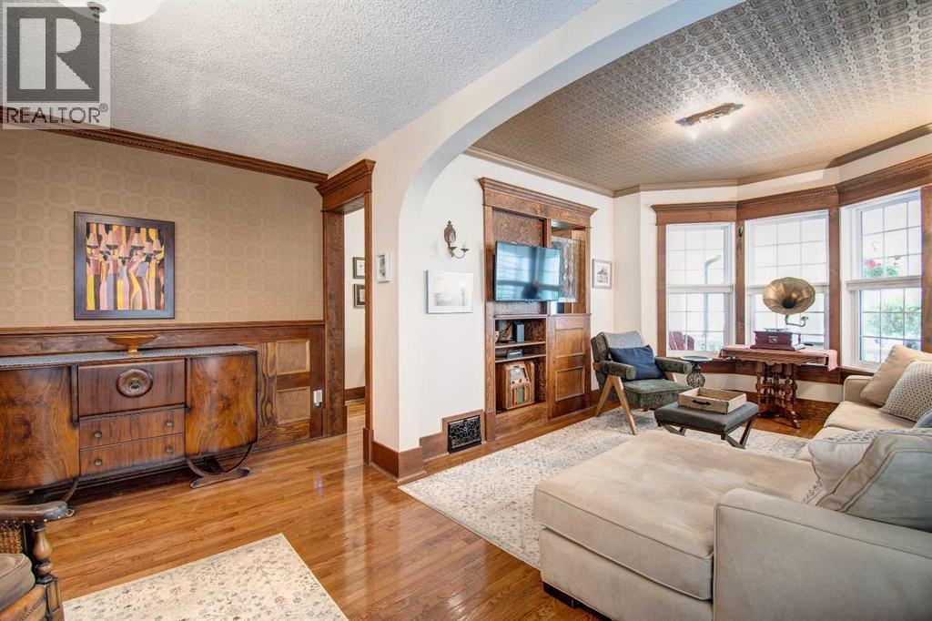 616 9 Avenue NE - 16