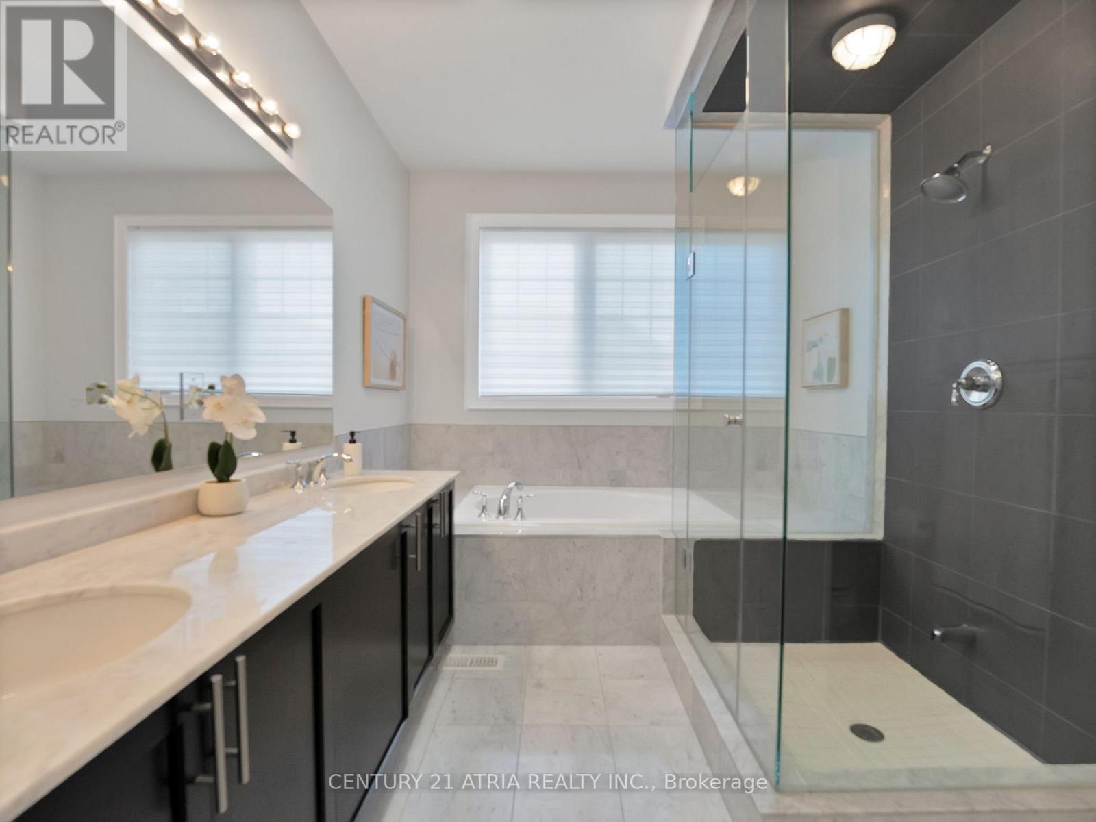 33 BLOORVIEW PLACE - 23