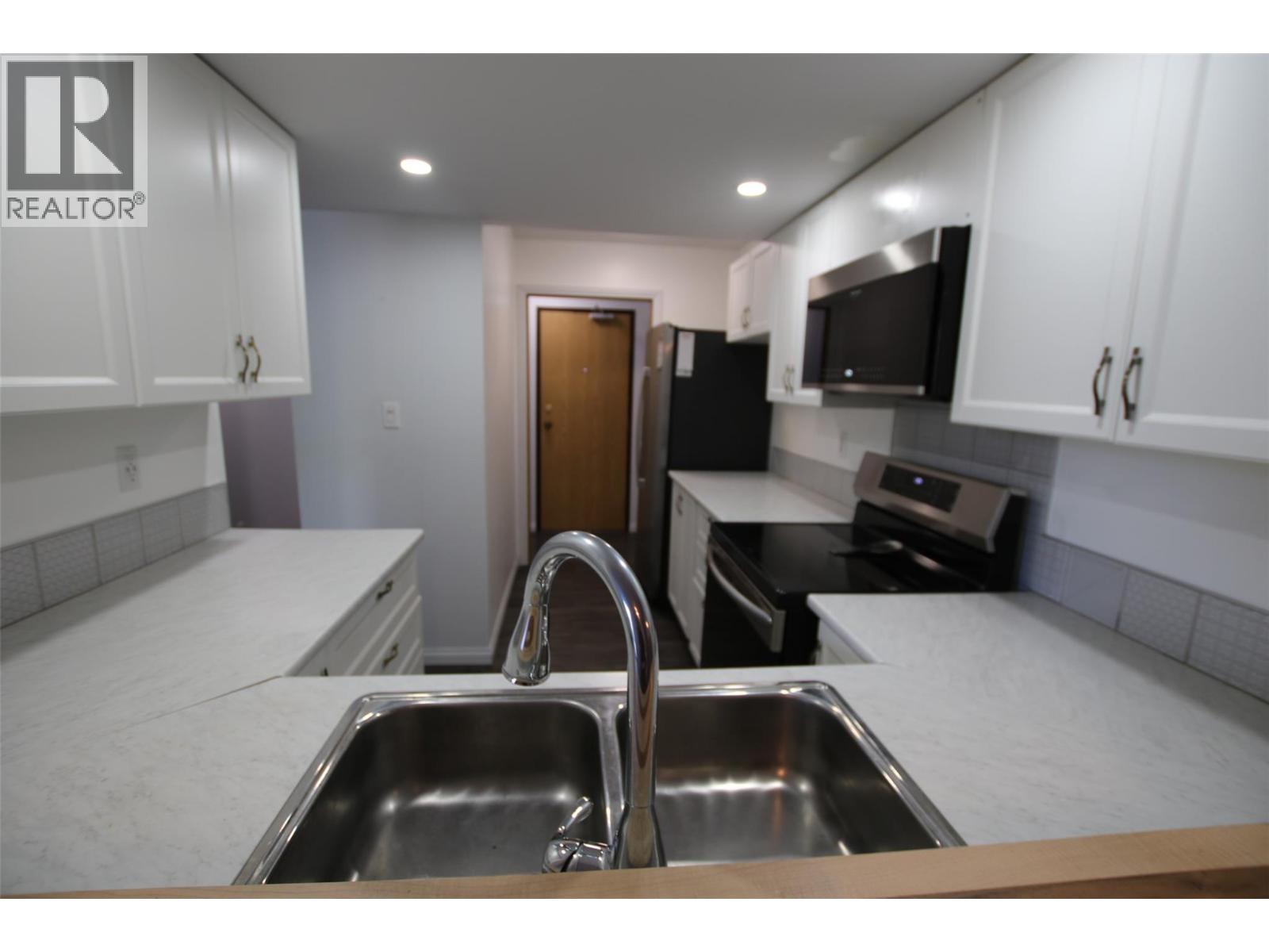 #113 185 Chamberlain Crescent - 3