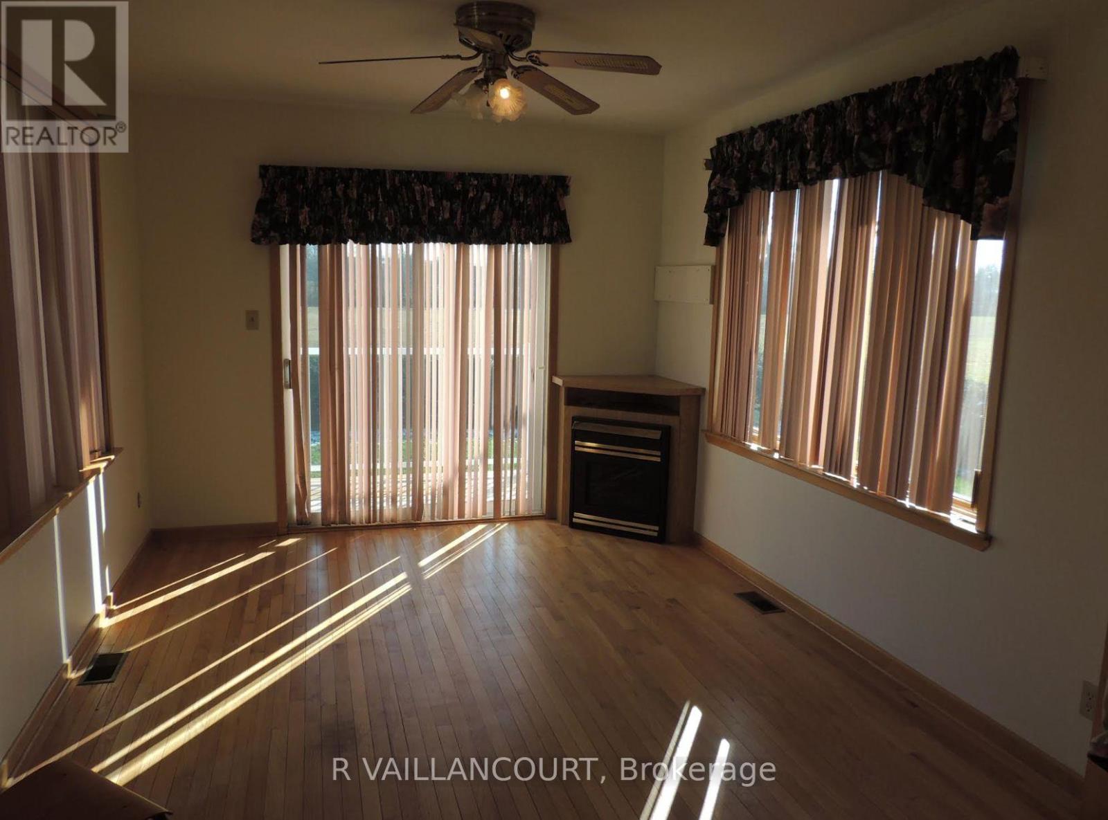 #A & B 46 WILLIAM STREET E - 10