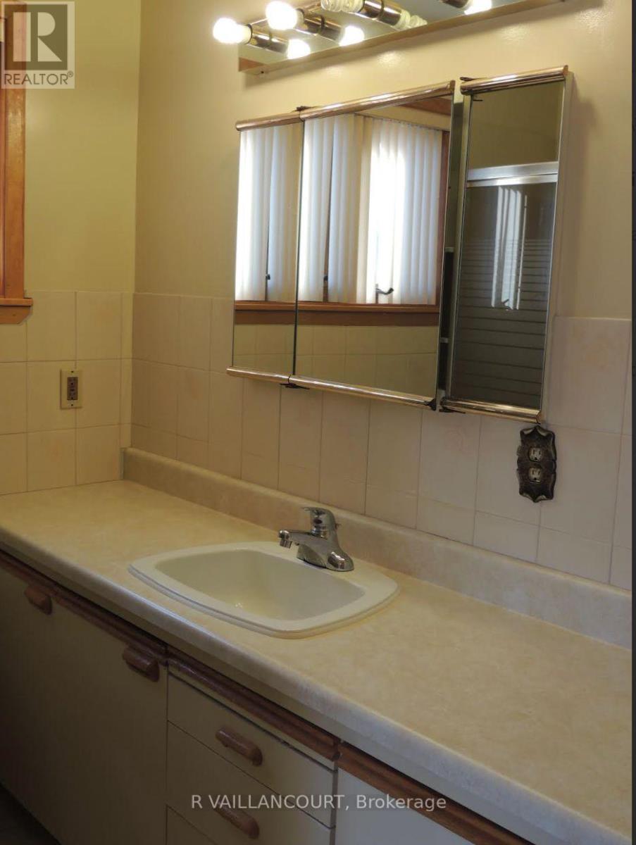 #A & B 46 WILLIAM STREET E - 12