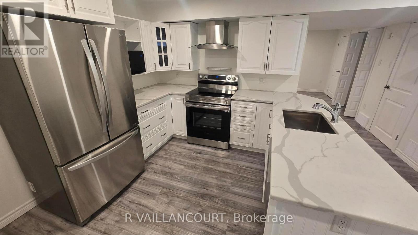 #A & B 46 WILLIAM STREET E - 27