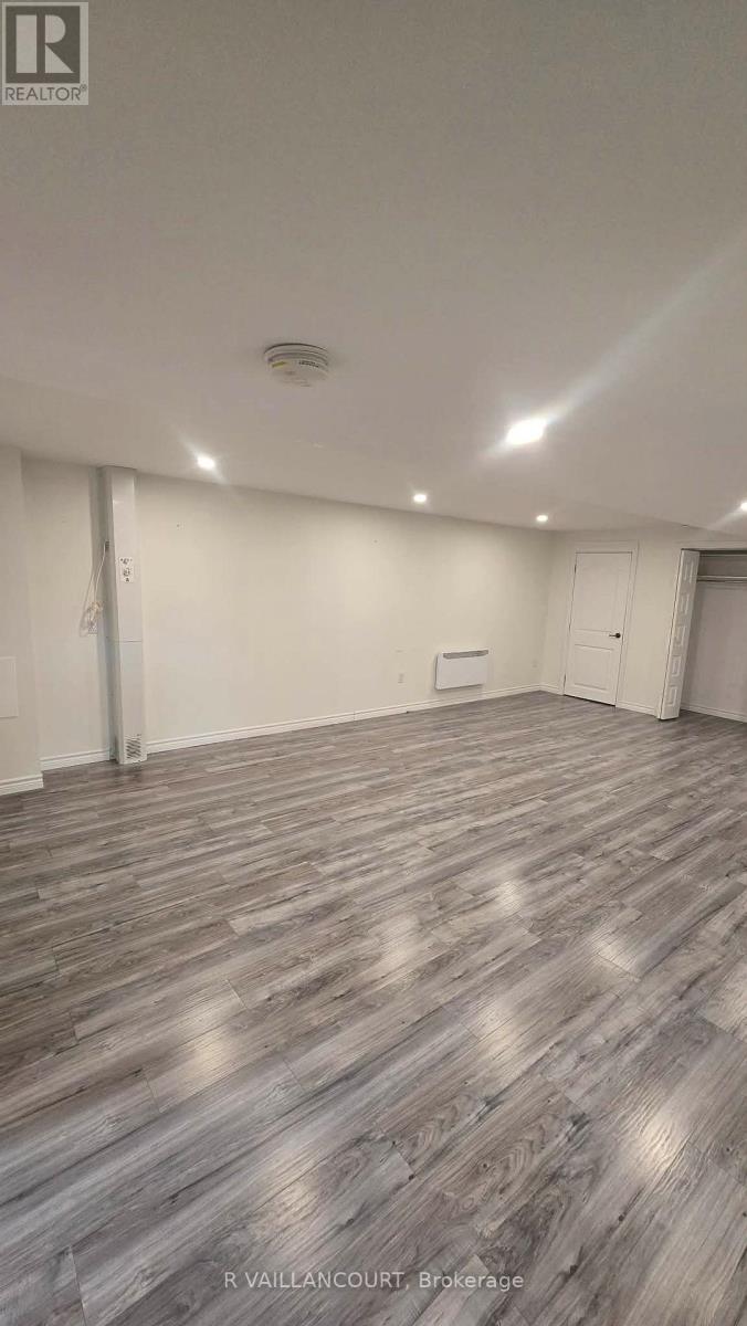 #A & B 46 WILLIAM STREET E - 30