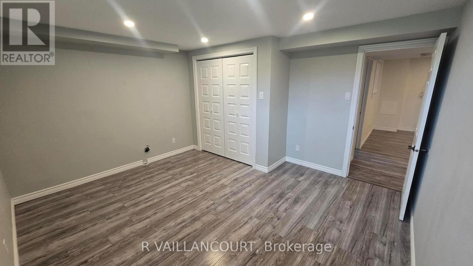#A & B 46 WILLIAM STREET E - 33