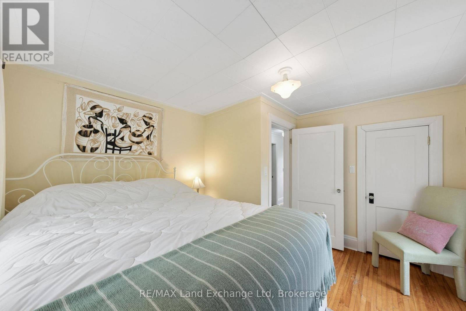 836 VICTORIA STREET - 27