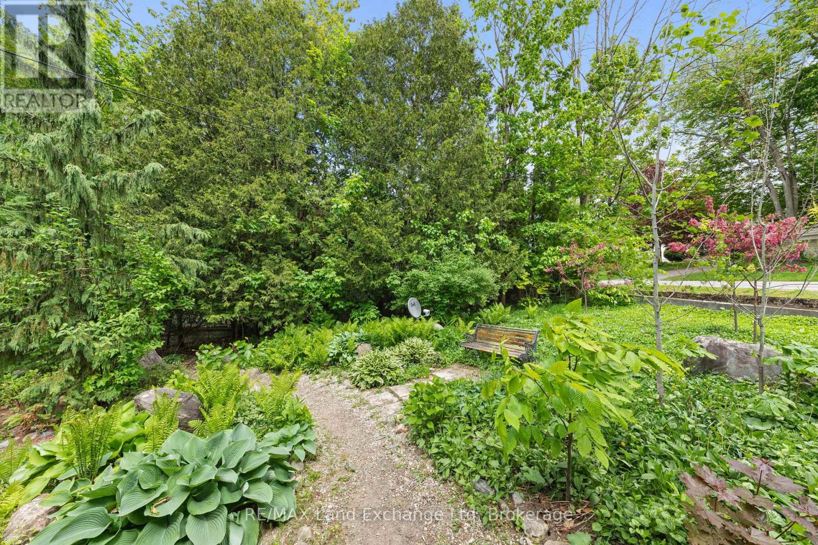 836 VICTORIA STREET - 5