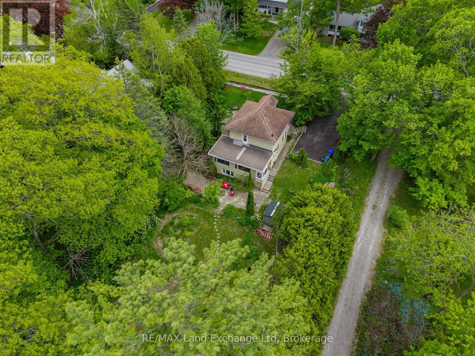 836 VICTORIA STREET - 47