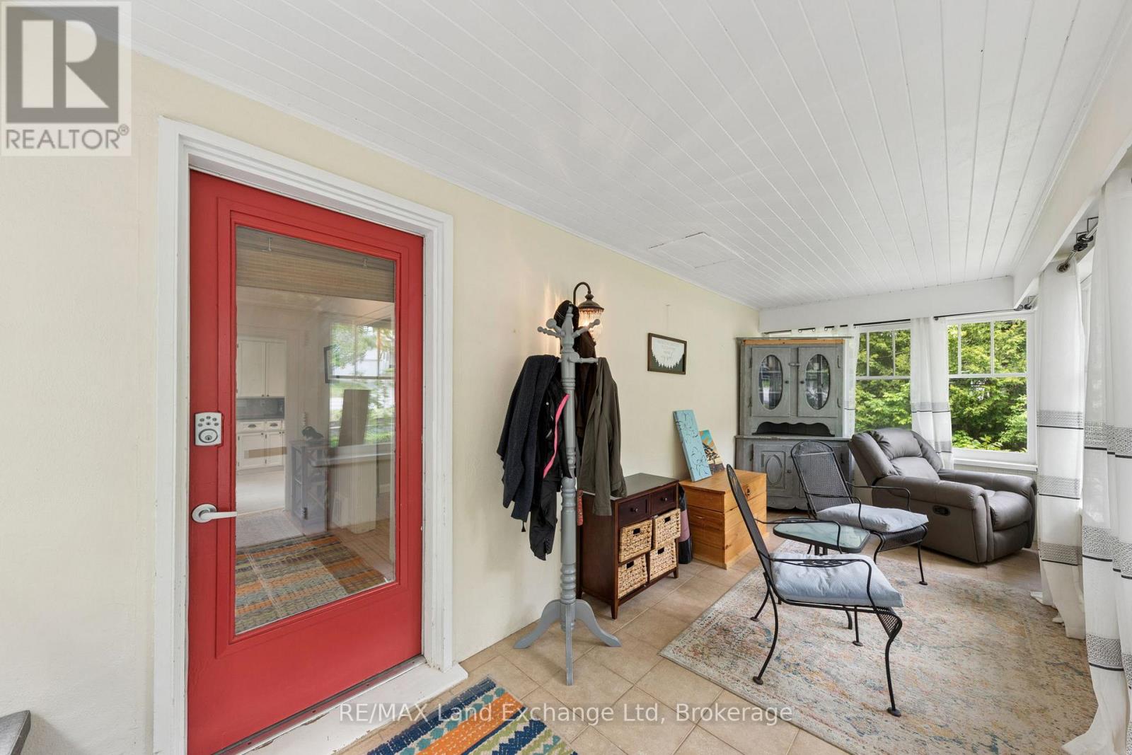 836 VICTORIA STREET - 9