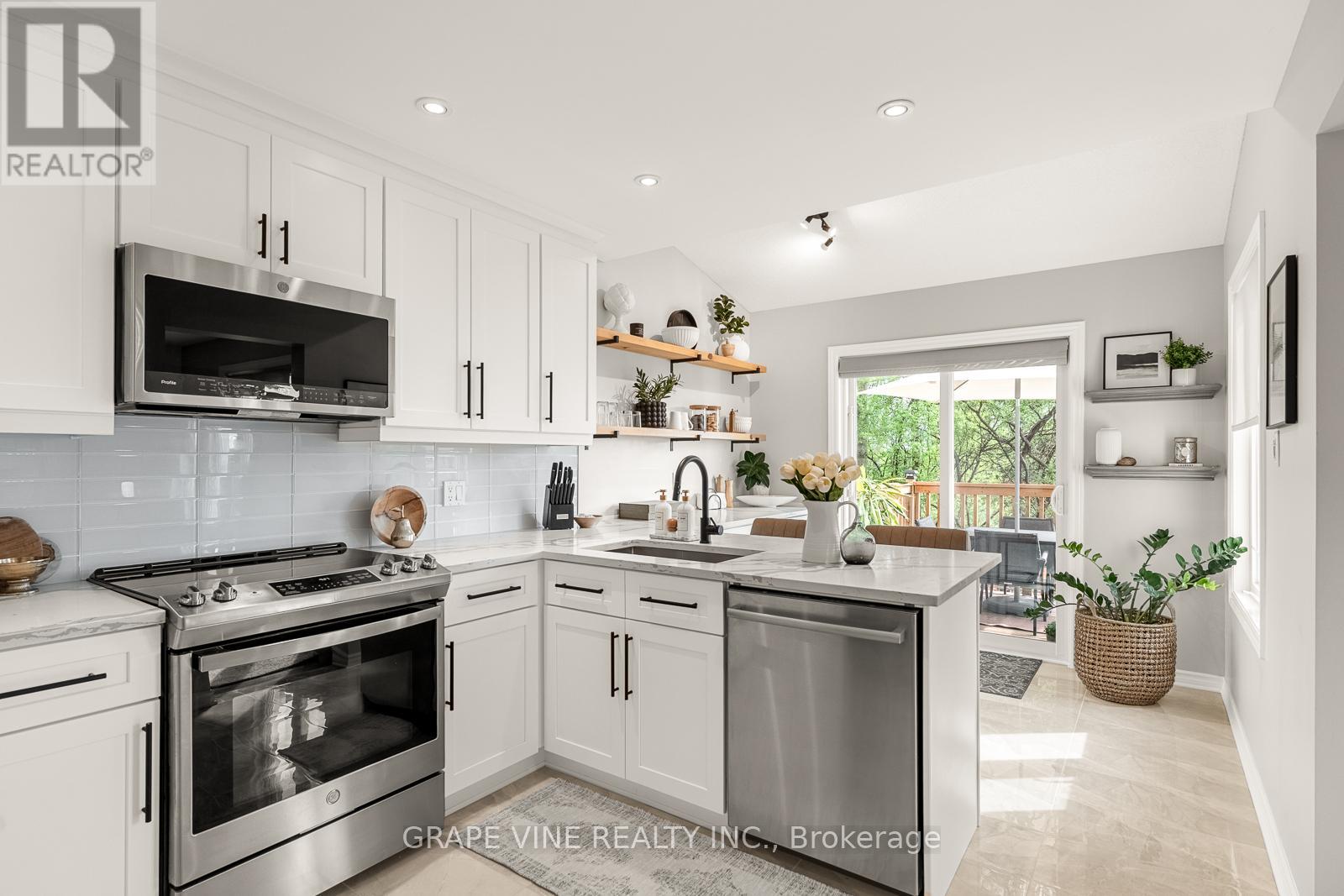27 RAVENSCROFT COURT - 14