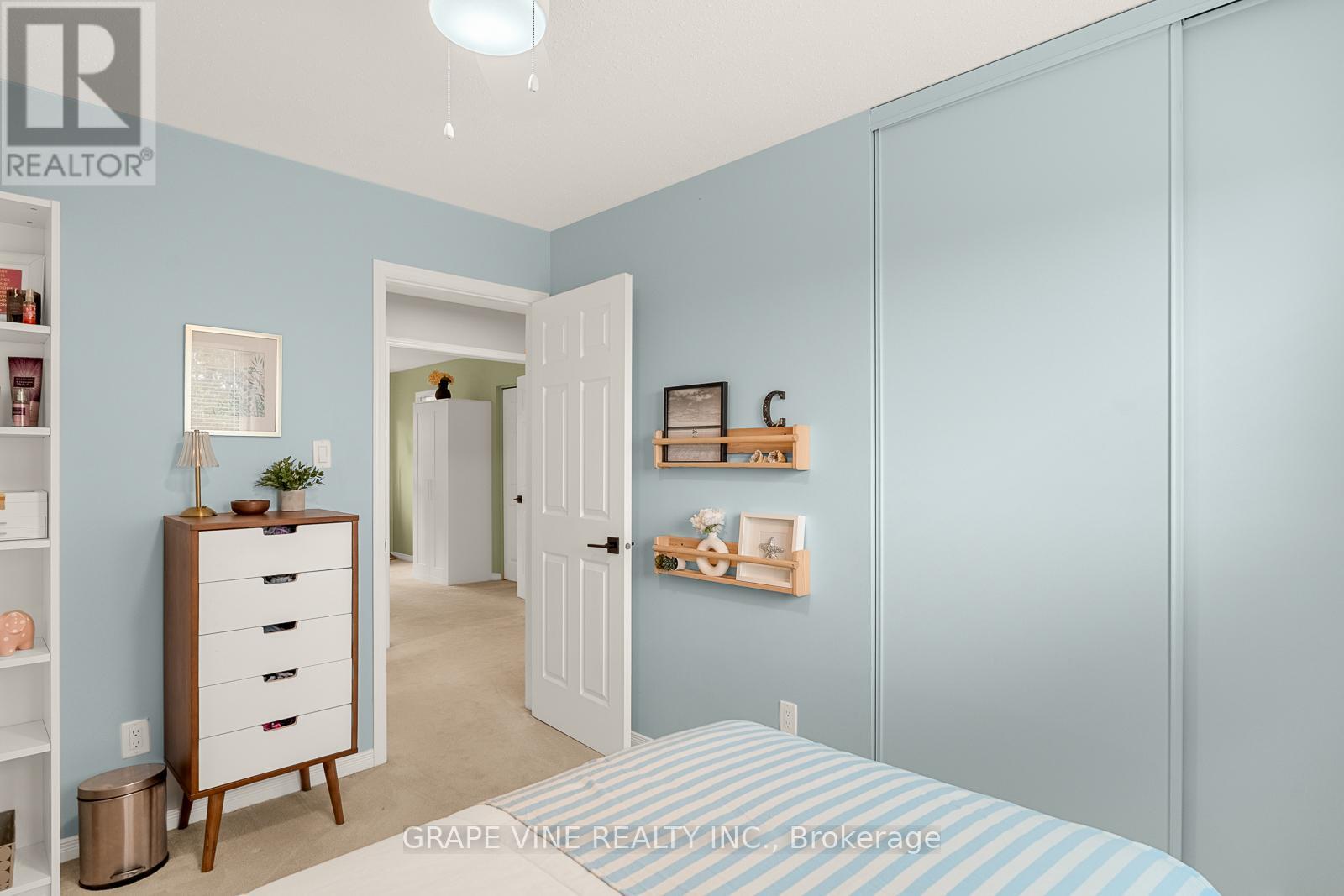 27 RAVENSCROFT COURT - 28