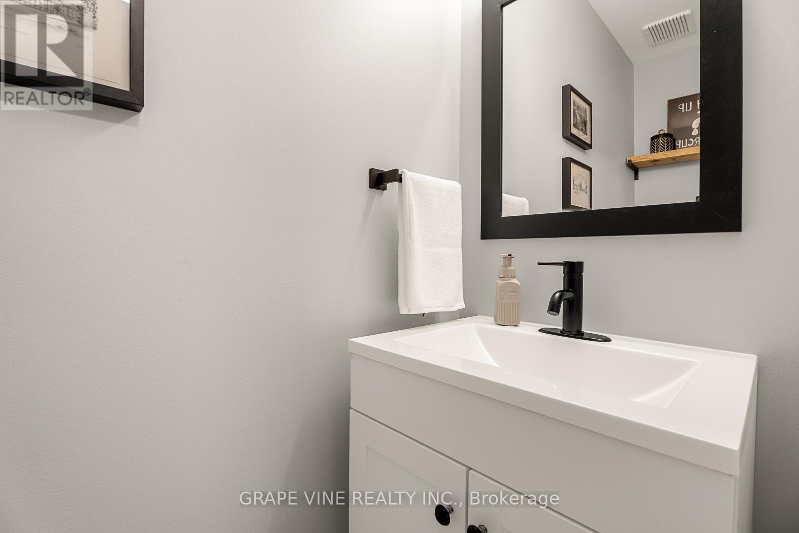 27 RAVENSCROFT COURT - 6