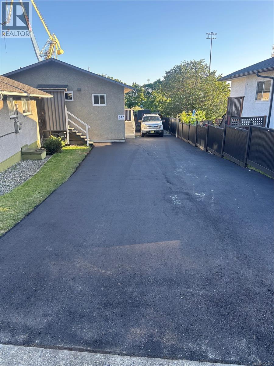 847 Admirals Rd - Image 3