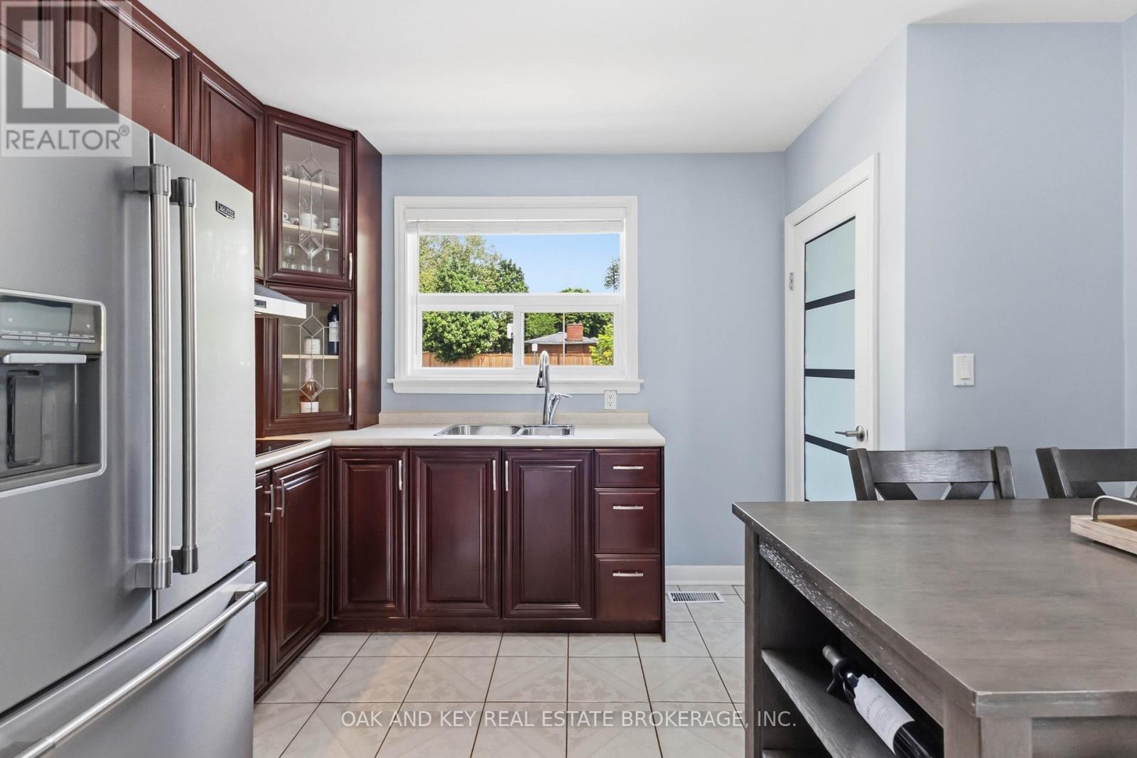 169 ELLSWORTH CRESCENT - 12
