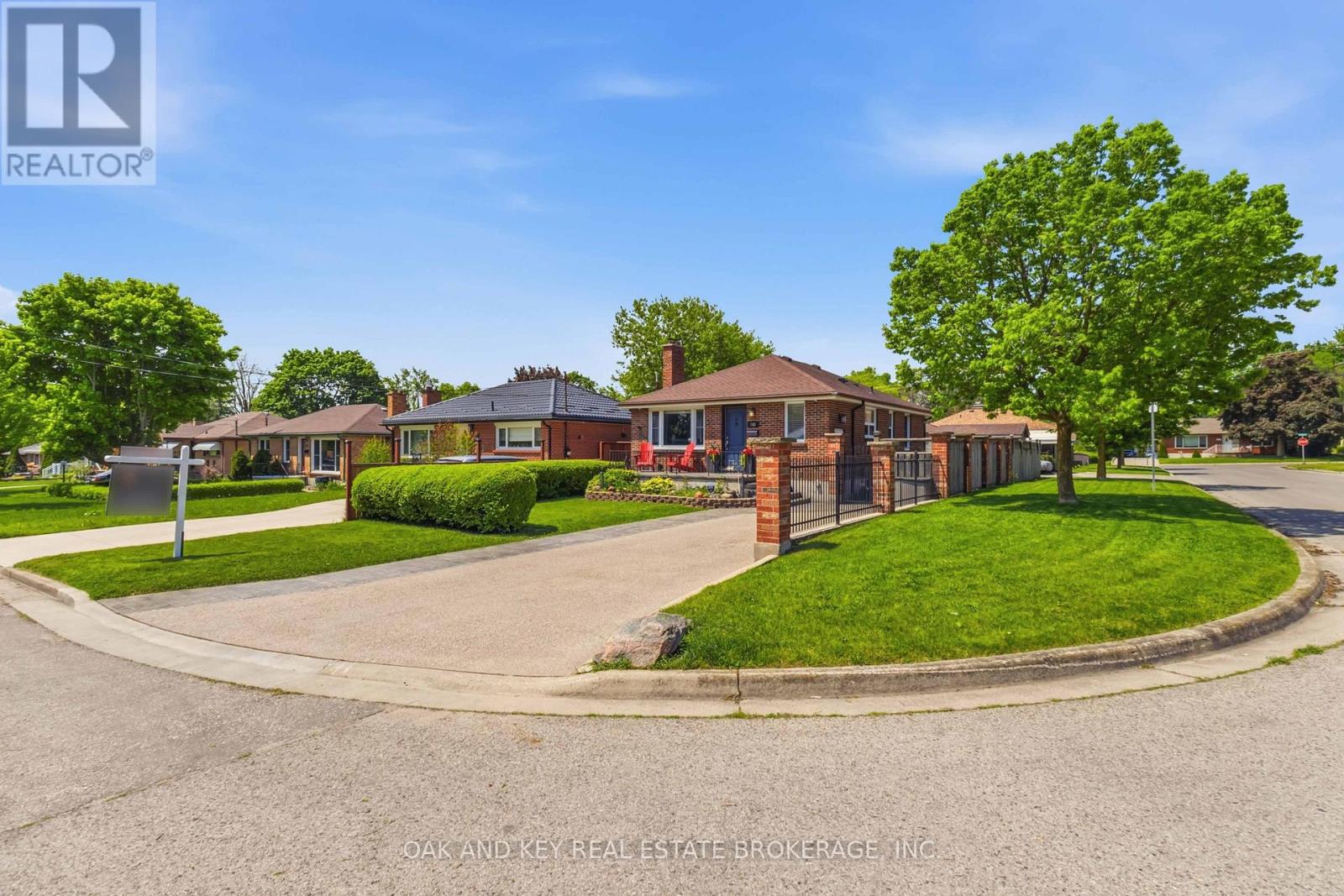 169 ELLSWORTH CRESCENT - 41