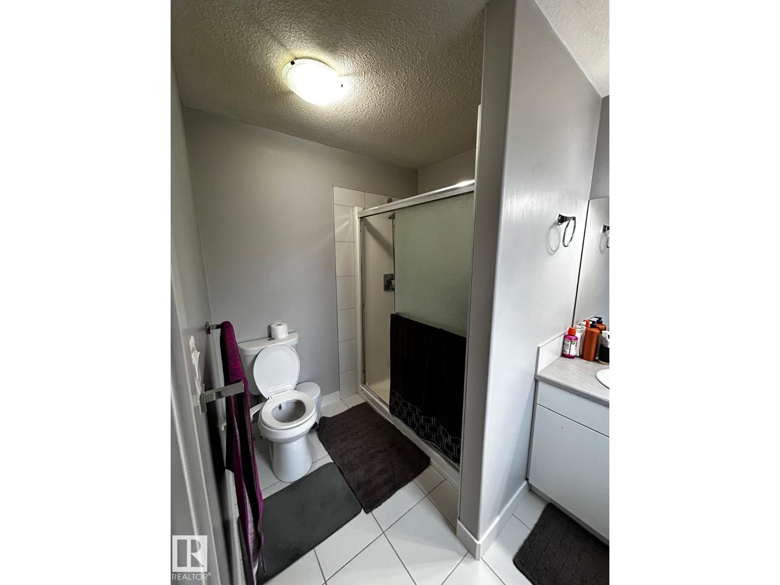 1868 30 St NW NW photo 2 — MLS® E4491040