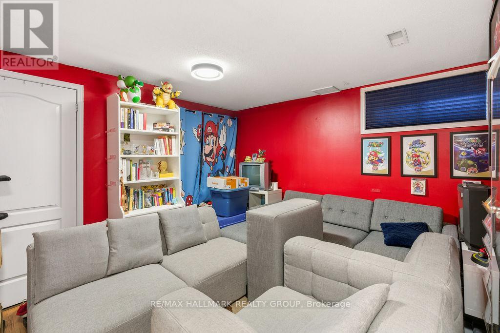 3 Bed, 3 Bath House for Rent in Ottawa – 8 PONDSIDE PRIVATE, Ottawa – MLS# X13219638 - Image 9