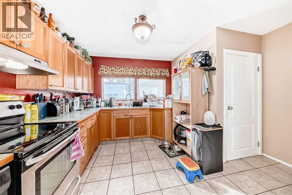 4939 45 Street - 5