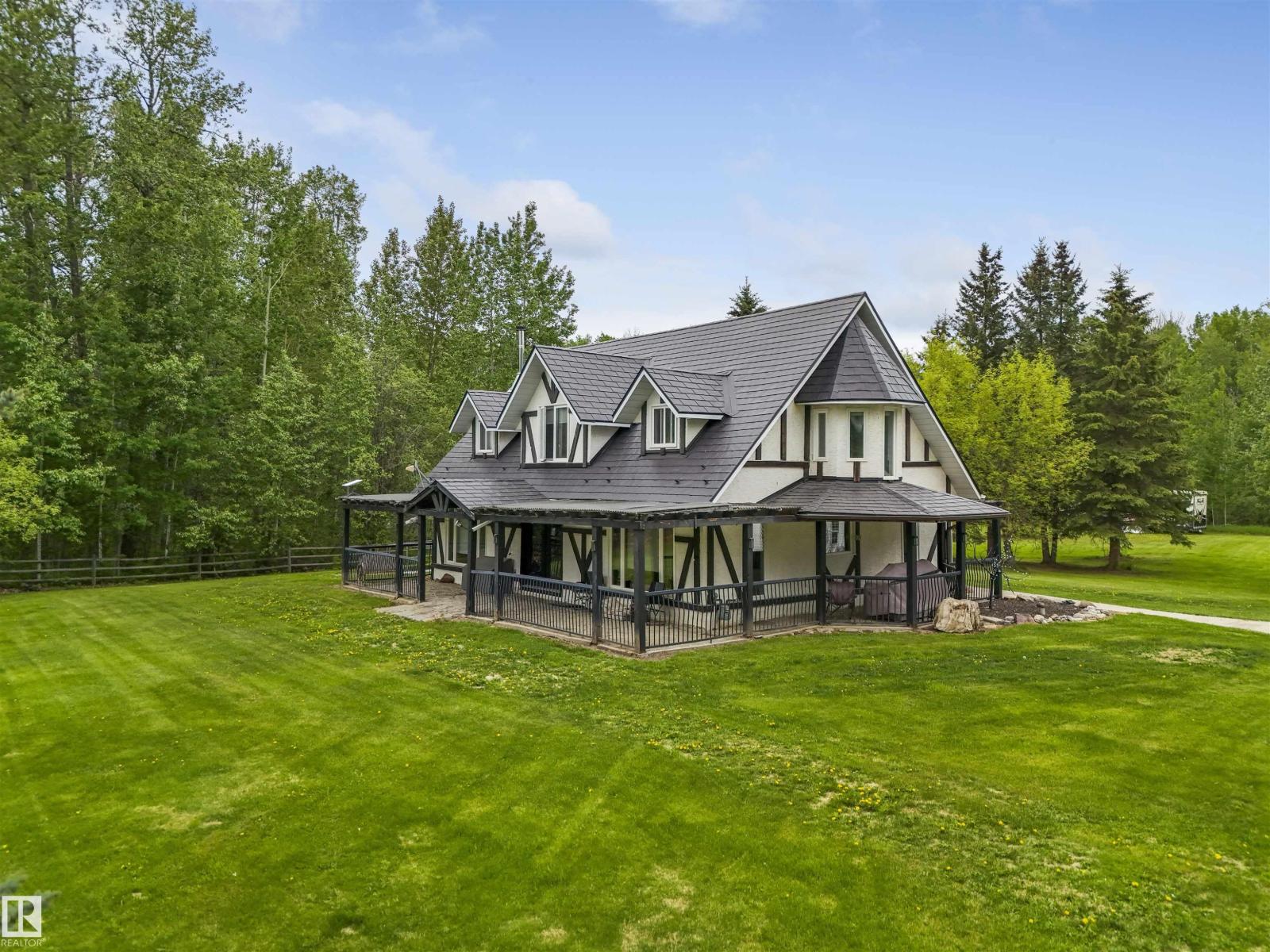 75042 TWP ROAD 464 exterior