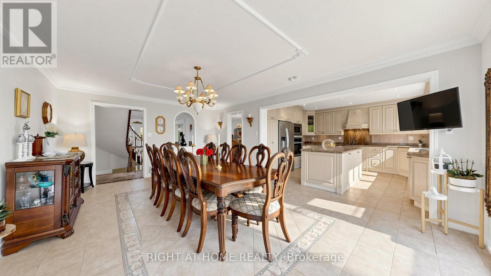 27 CARRIAGE LANE - 11