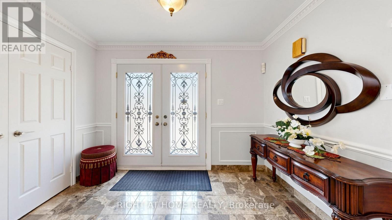 27 CARRIAGE LANE - 18