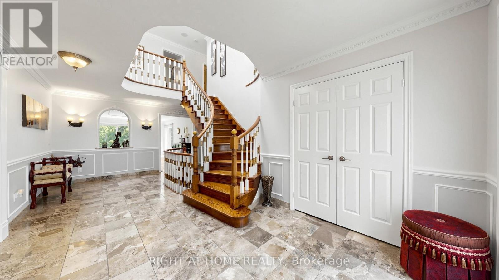 27 CARRIAGE LANE - 19