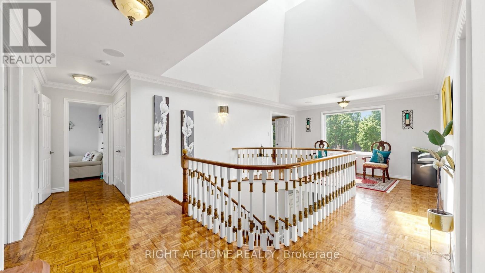 27 CARRIAGE LANE - 23