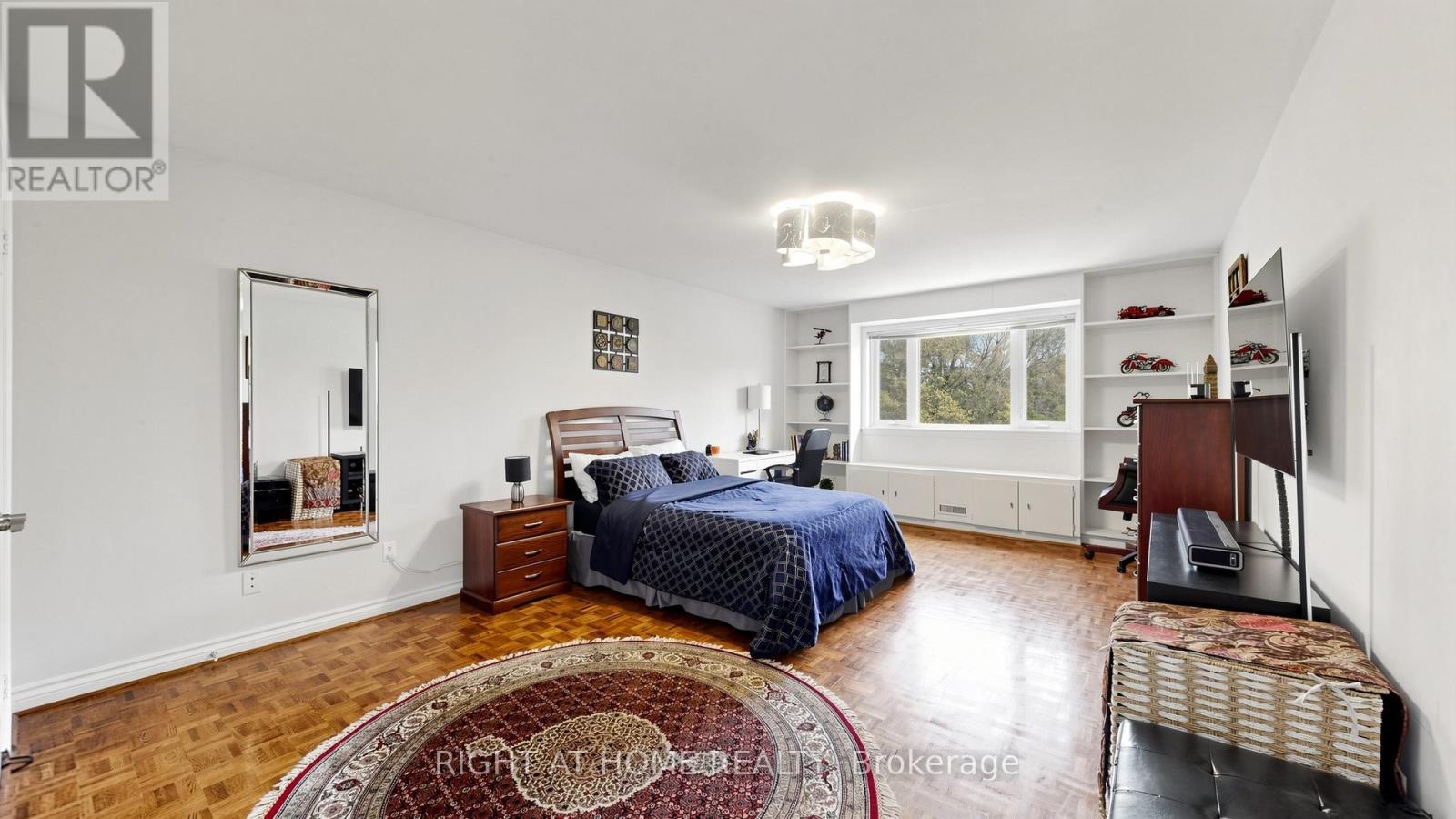 27 CARRIAGE LANE - 32