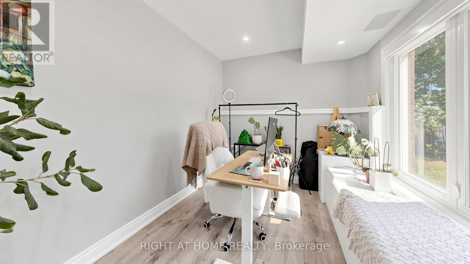 27 CARRIAGE LANE - 38
