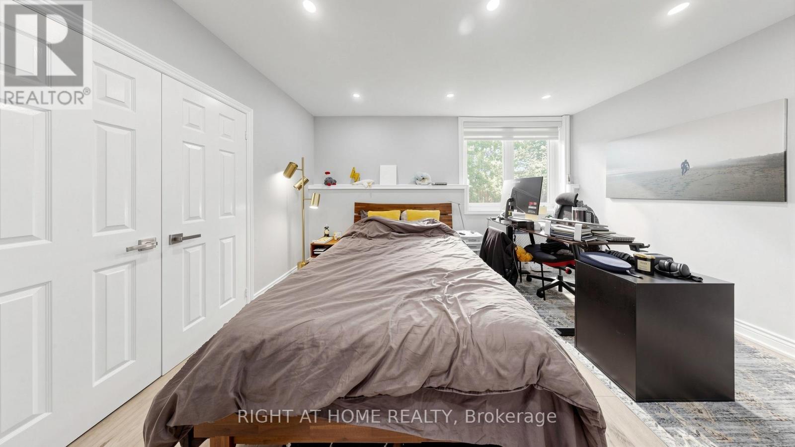 27 CARRIAGE LANE - 39