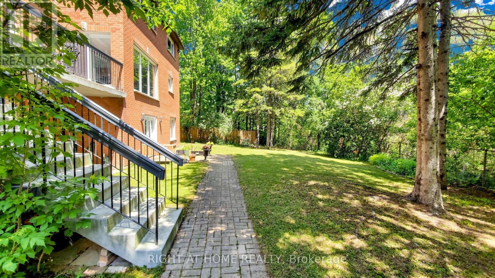27 CARRIAGE LANE - 45