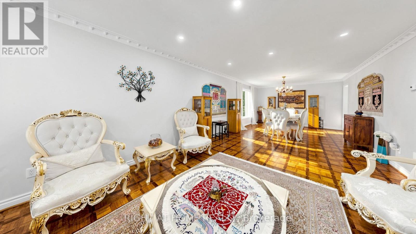 27 CARRIAGE LANE - 5