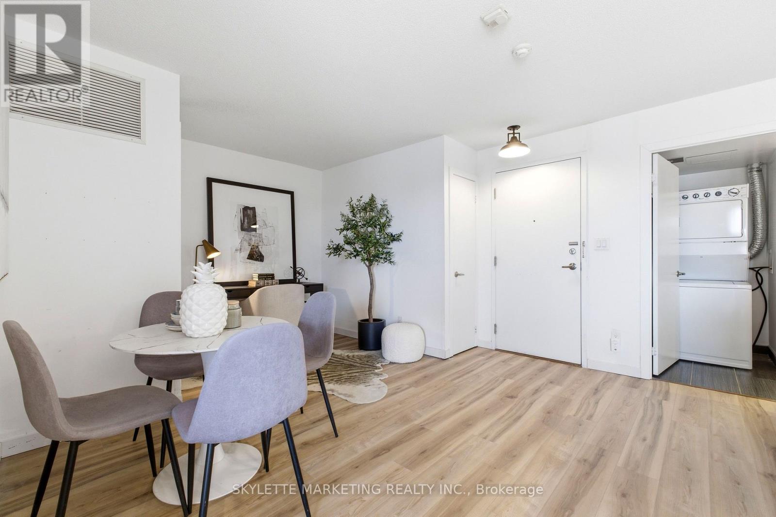 #701 801 SHEPPARD AVENUE W - 18