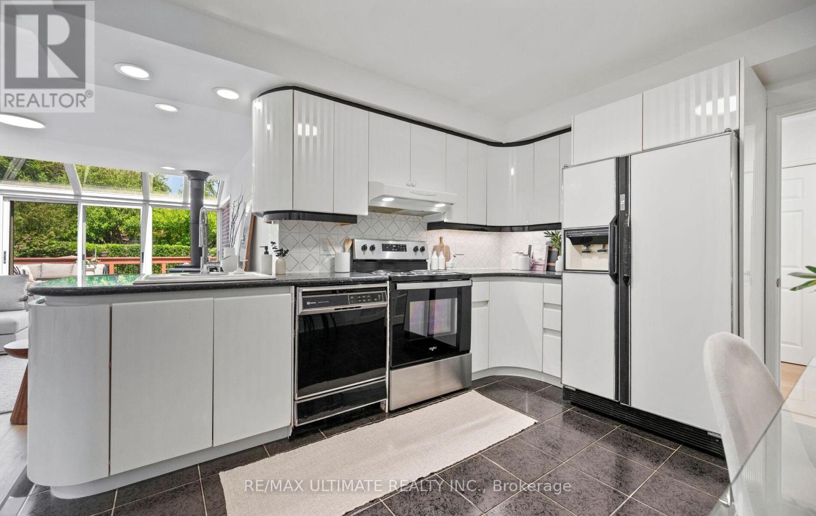 60 ELVASTON DRIVE - 16