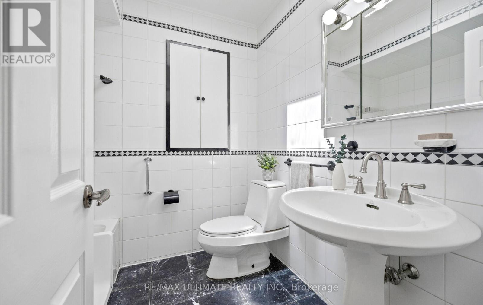 60 ELVASTON DRIVE - 26