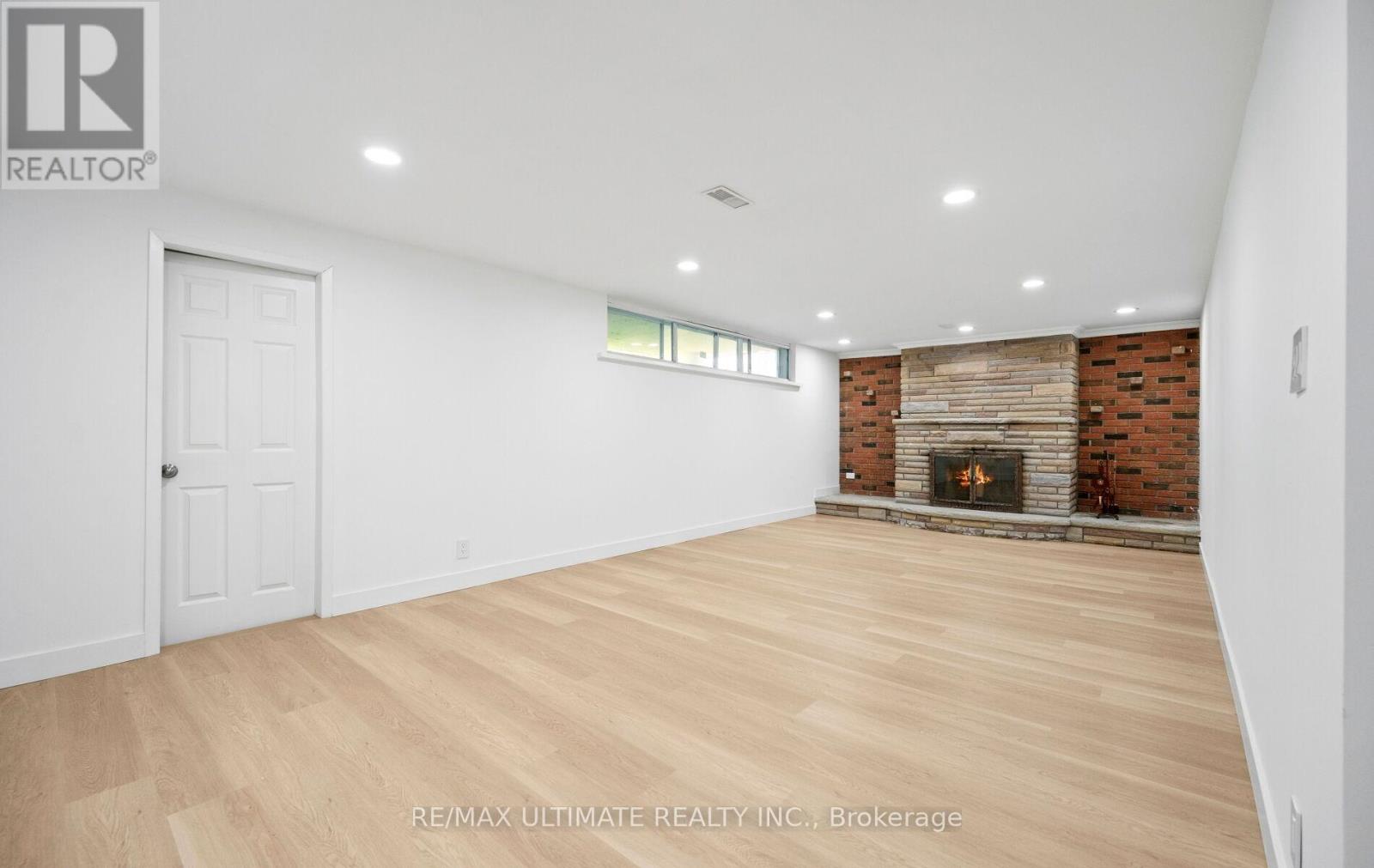 60 ELVASTON DRIVE - 33