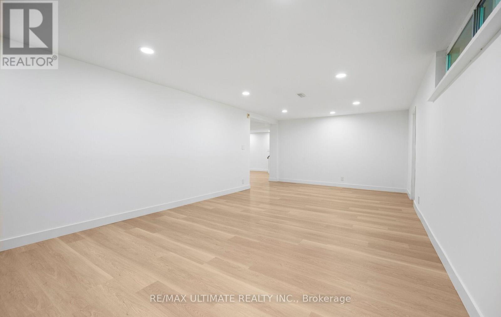 60 ELVASTON DRIVE - 35